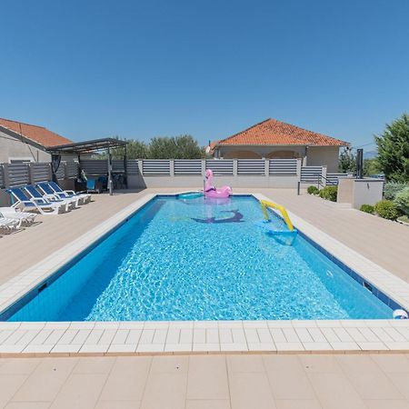 Spacious Villa For 10 With A Big Private Pool Trilj Luaran gambar