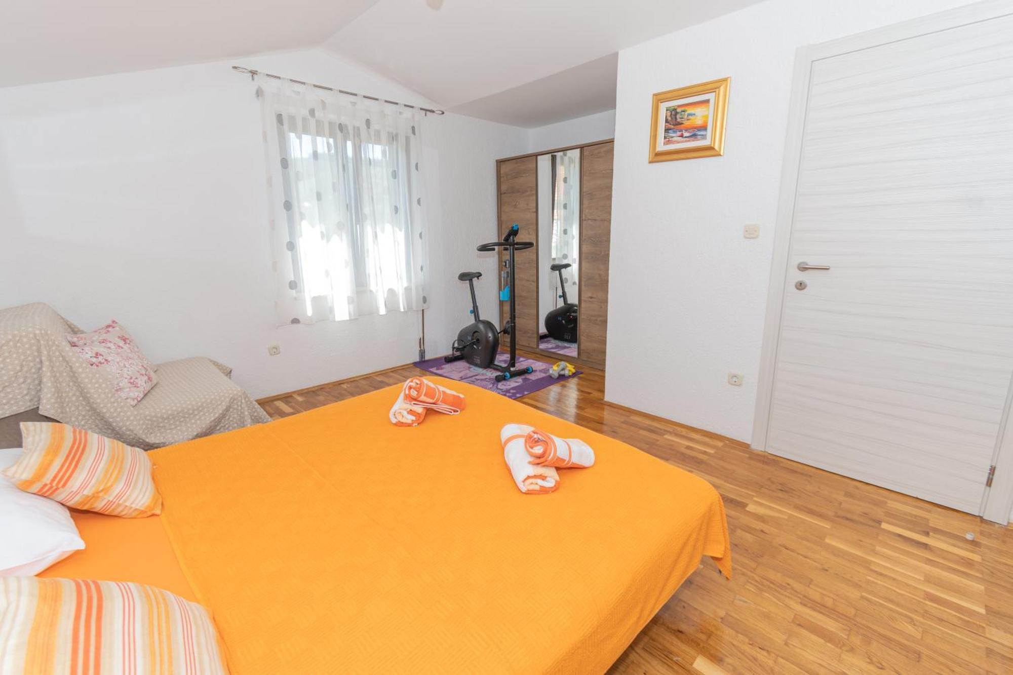 Spacious Villa For 10 With A Big Private Pool Trilj Luaran gambar