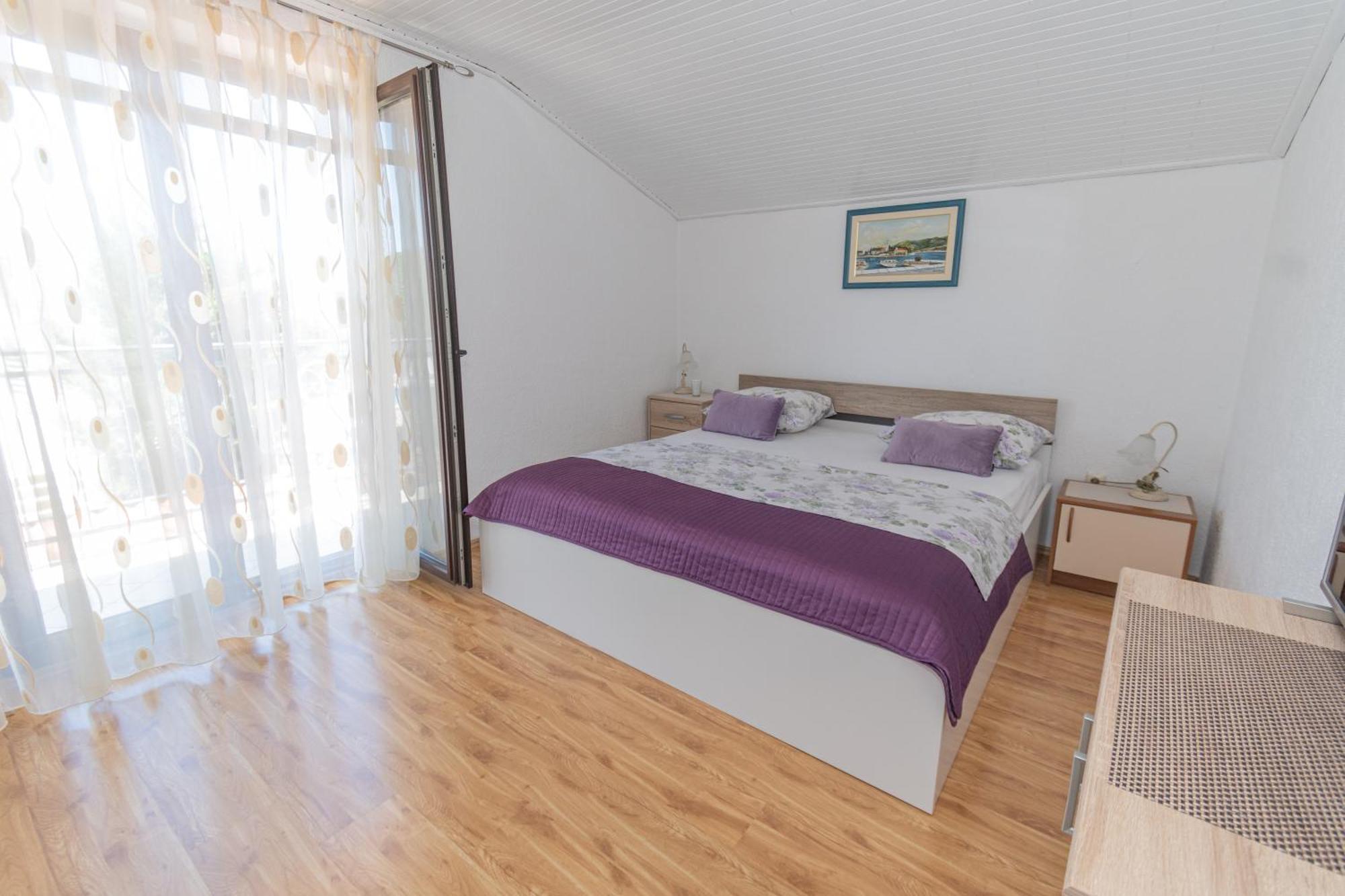 Spacious Villa For 10 With A Big Private Pool Trilj Luaran gambar