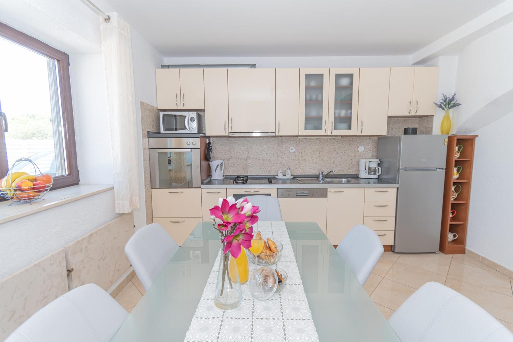 Spacious Villa For 10 With A Big Private Pool Trilj Luaran gambar