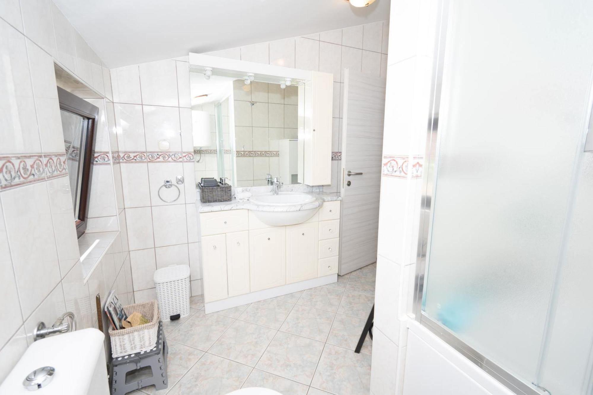 Spacious Villa For 10 With A Big Private Pool Trilj Luaran gambar