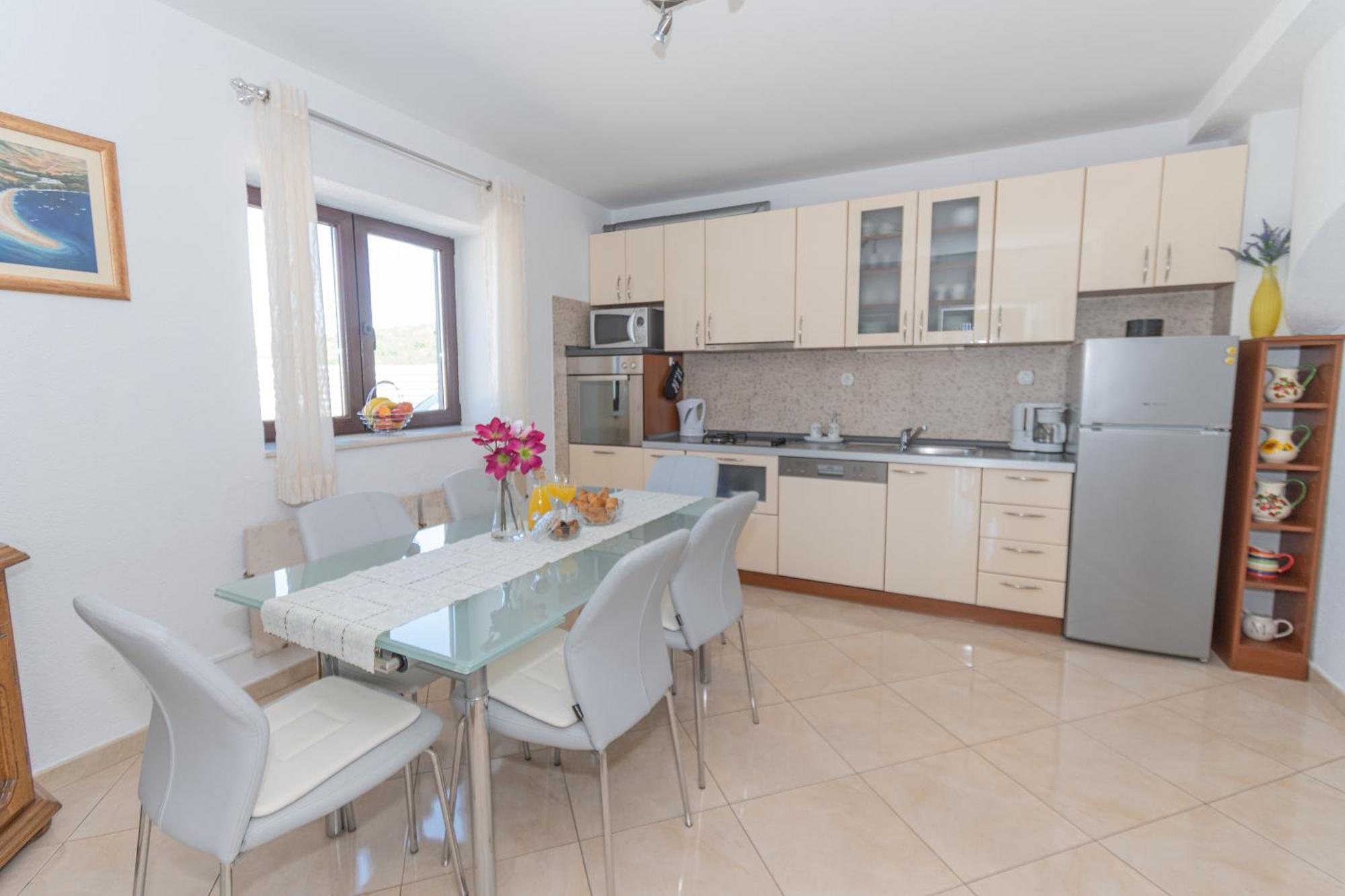Spacious Villa For 10 With A Big Private Pool Trilj Luaran gambar