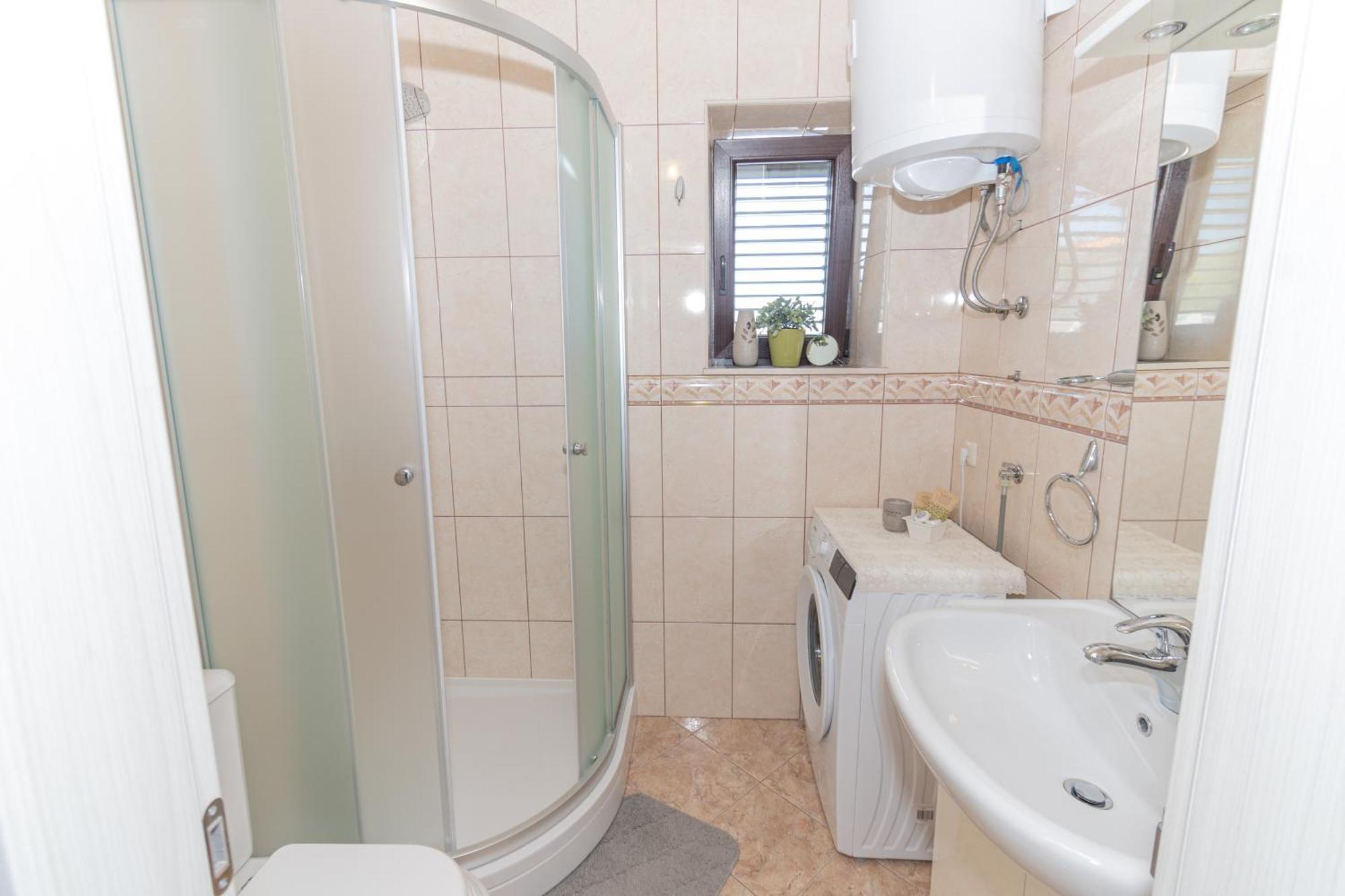 Spacious Villa For 10 With A Big Private Pool Trilj Luaran gambar