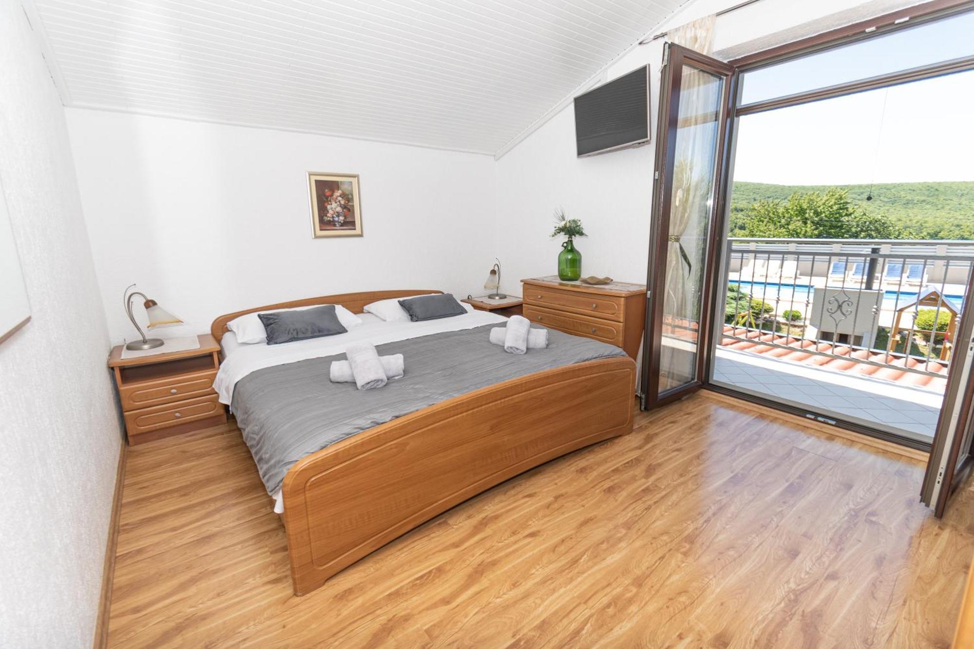 Spacious Villa For 10 With A Big Private Pool Trilj Luaran gambar