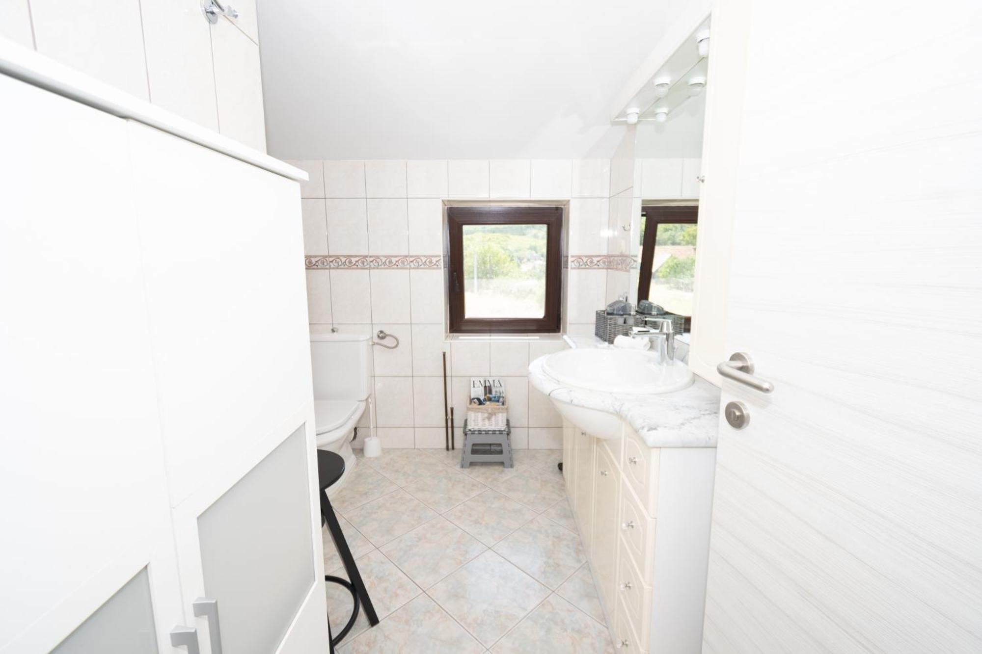 Spacious Villa For 10 With A Big Private Pool Trilj Luaran gambar